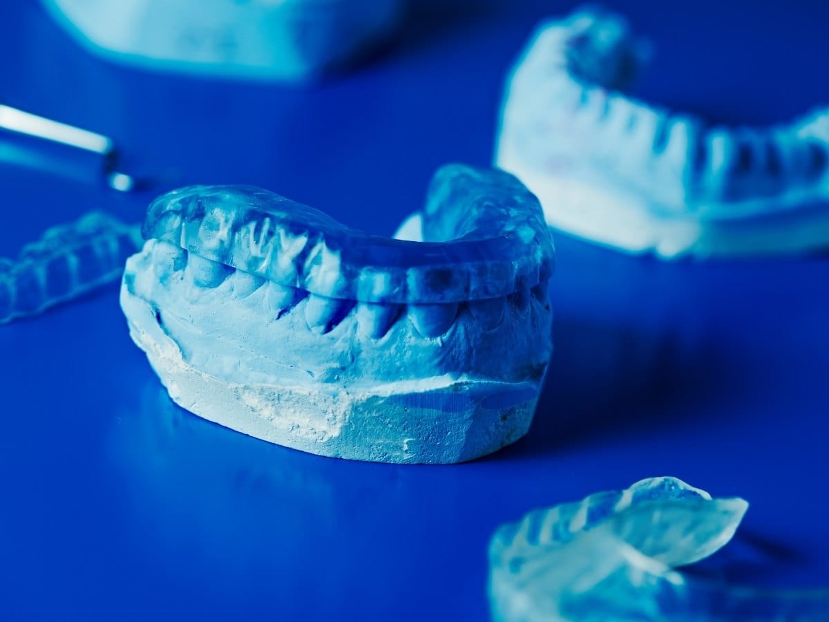 Férulas Dentales Diseñadas y Fabricadas a Medida: Precisión, Funcionalidad y Salud Bucodental